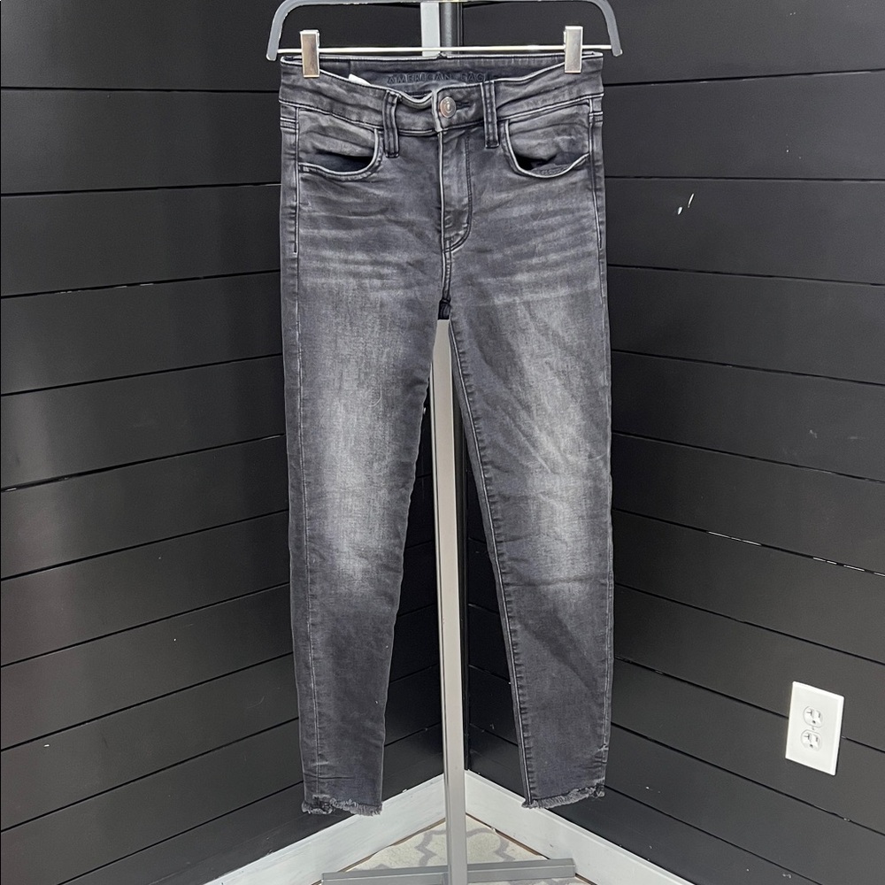 American Eagle Next Level Stretch Jegging Crop in Washed Black